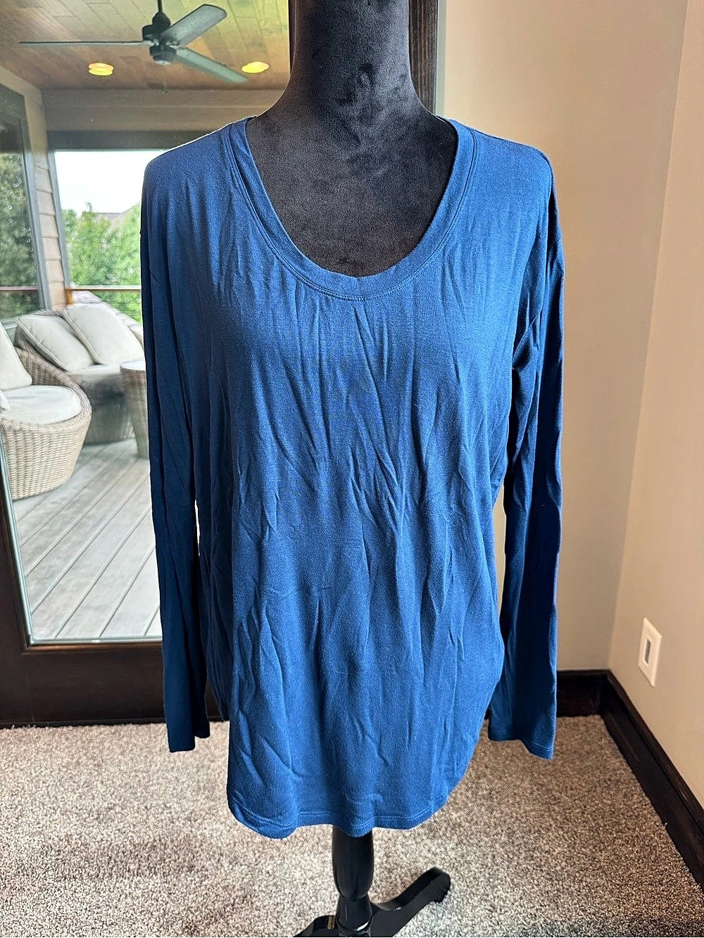 Athleta Navy Blue Long Sleeve Top Size Small Like New